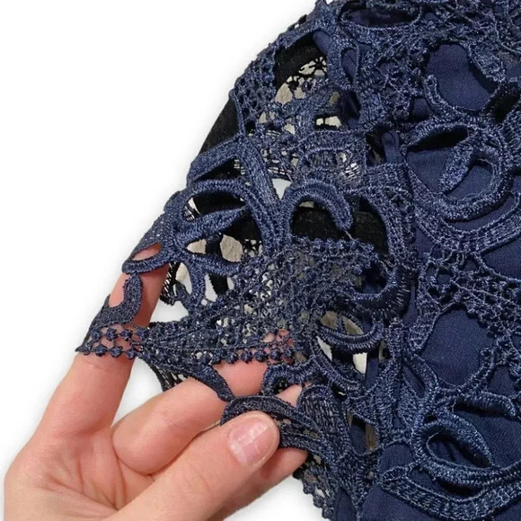 Alice + Olivia Clover Lace Guipure Navy Blue Cap Sleeve Mini Dress Size 4 - Picture 9 of 10